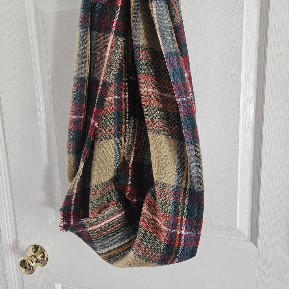 NWOT LOOK Plaid Oversized Round Blanket Scarf - Picture 2 of 7